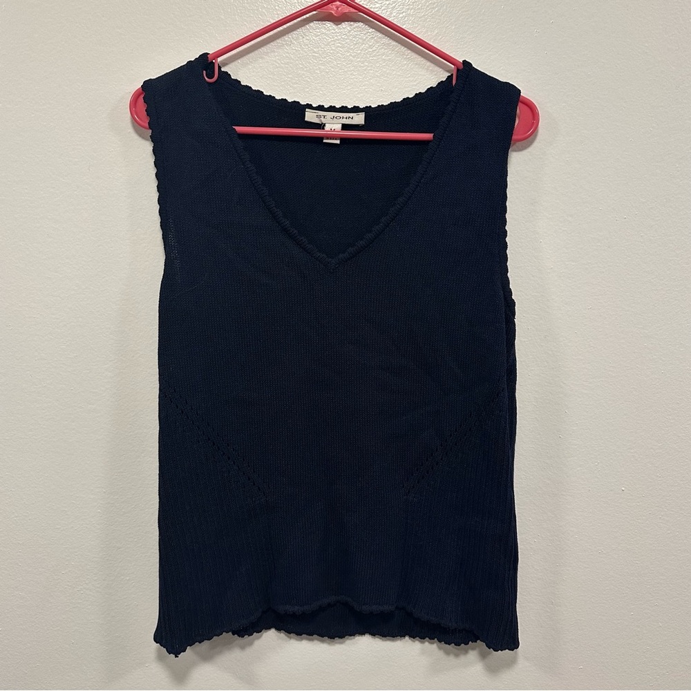 St. John sweater vest! Navy blue knit patterned sweater vest size medium!
